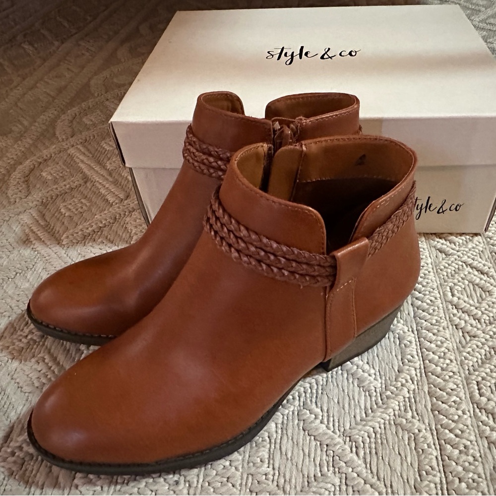 Style & Co Felicity Booties in Cognac, Size 6.5